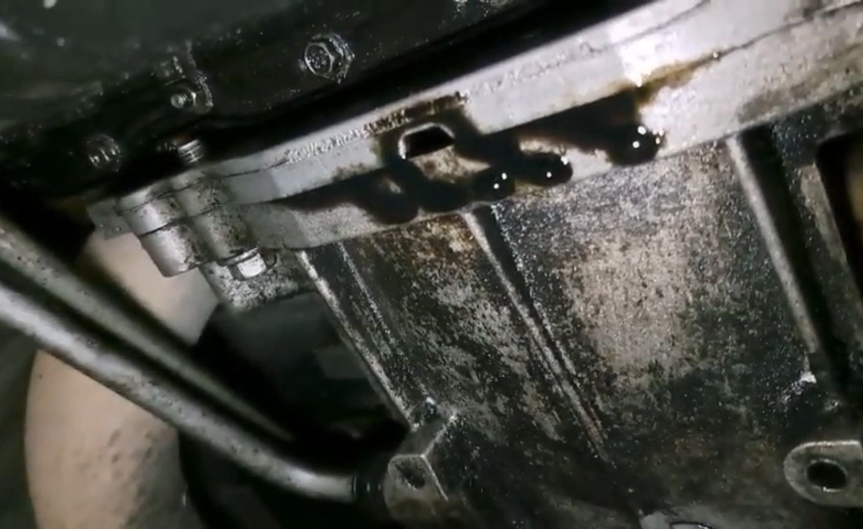 Lb7 duramax oil leak help mechanics needed The Hull Truth Boating