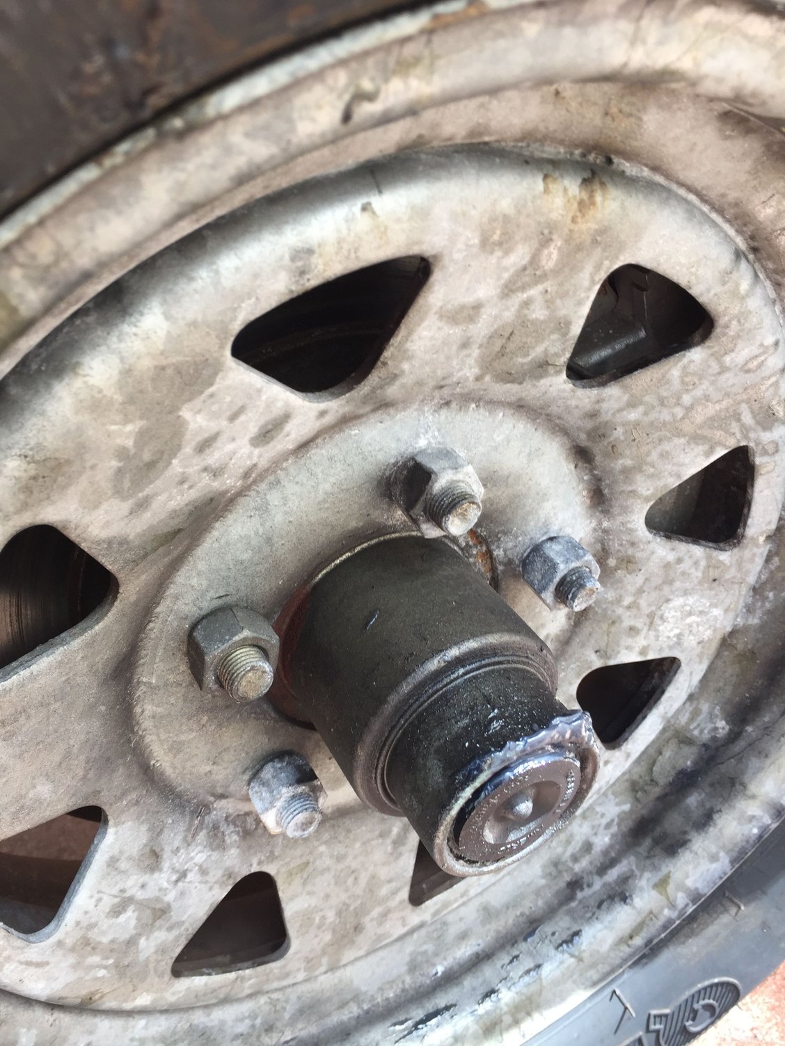 Grease all over trailer tire The Hull Truth Boating and Fishing Forum