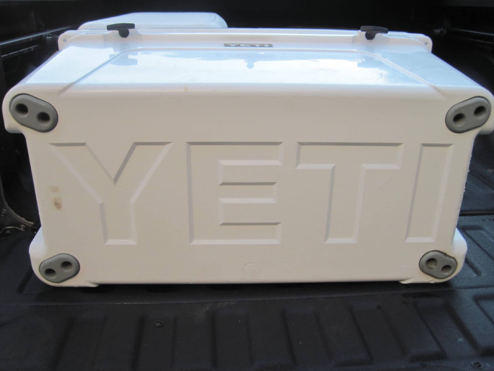 Yeti Tundra 75-Quart Cooler - White