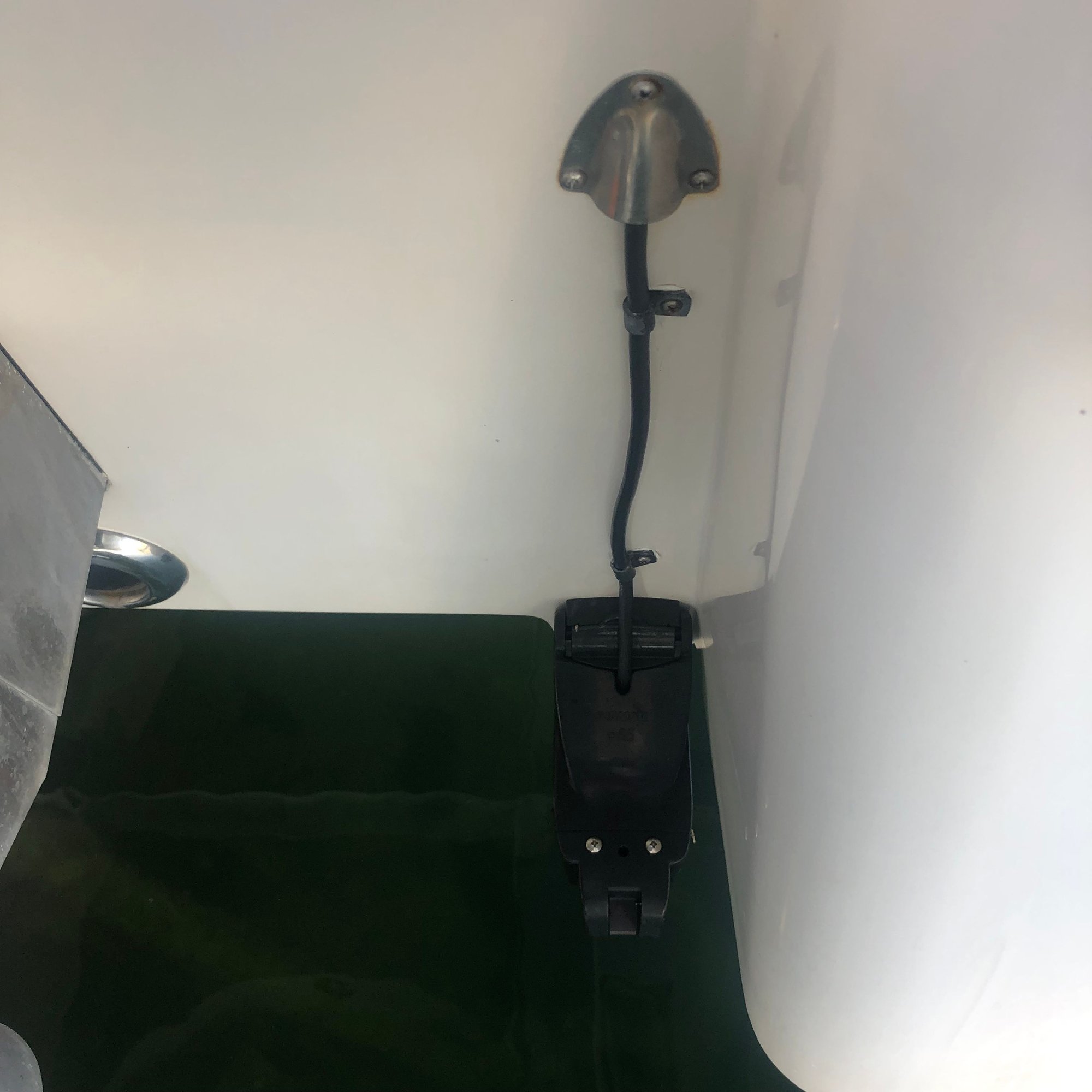 Transom Mount Transducer on a Pathfinder 2200XL The Hull Truth