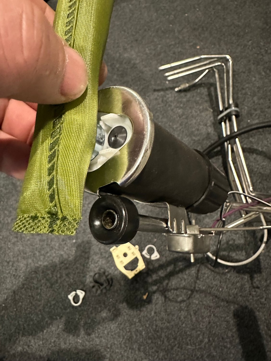 Black rubber piece on return line ?