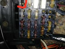 Is a fuse supposed to be in this slot? Its C-H fan