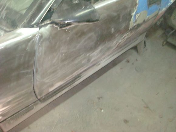 Dont want to strip any further back on the doors until I measure the end of the stripes.