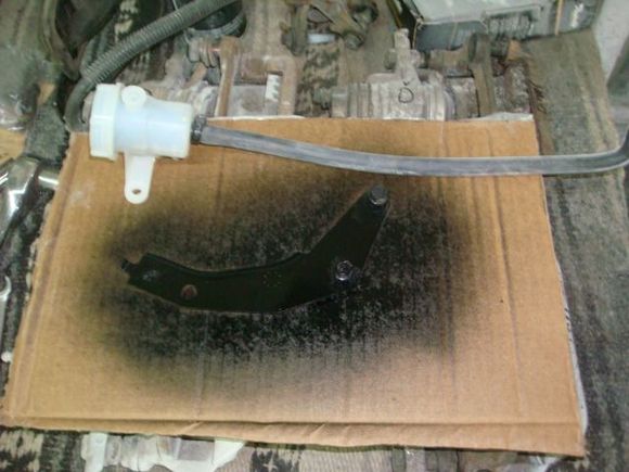 Spraying the reservoir bracket.


