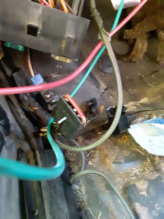 I found this with just a wire laying across it. This is the front drive side of the car. Is a relay supposed to go here?