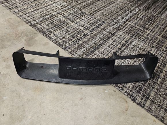 Camaro grille, has some trim paint on it. Needs to be stripped off. 