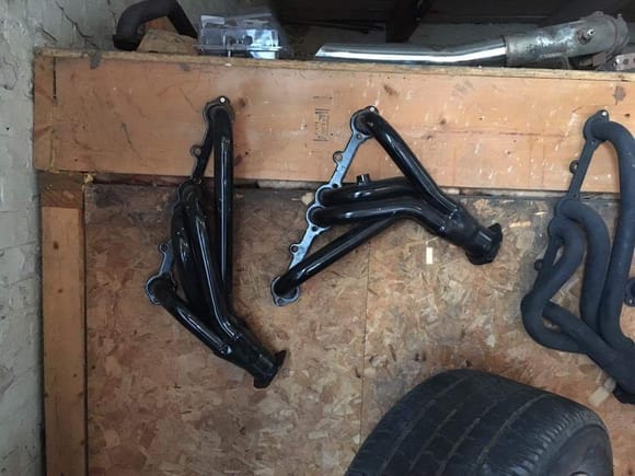 So im looking at getting some hooker 2460 headers a guy messaged me on fb the other night saying he has a set but doesnt know what brand they are and he only wants 50-100 bucks for them 

So i took on his offer but just want to know if these are hookers before i purchase them i aleady have the y pipe thats for them just need the headers are these the correct ones