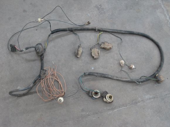 Notice the tan wire for the added fuel pump.  It was incorporated into the main connector and
strung along the body harness to the front. 
