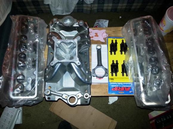 Winter project parts for the big motor !! the 377 will live again this time as a 383  should make over 600hp  at the crank