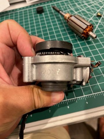 Exterior of worm drive unit with spring 