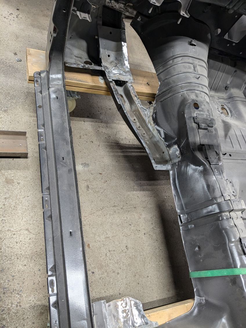 While digging into the floor we found that the inner rocker was also heavily damaged.