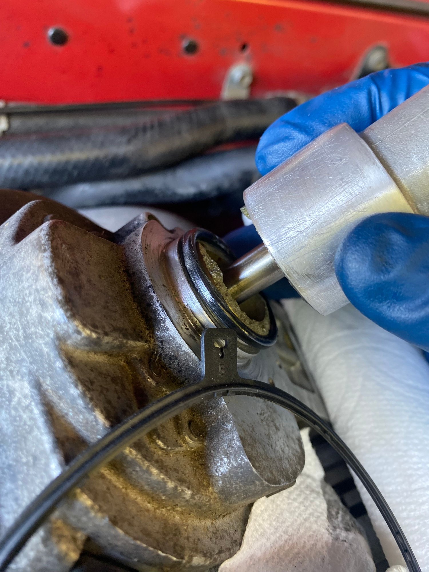 broken distributor, definitely not working.