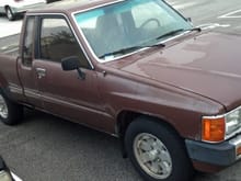 1986 SR5 toyota pickup. Automatic,AC,Power Steering, Sunroof,