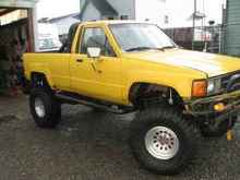 22re rv cam, port and polish, 32 webber, proformance headers,high compression forged pistons,onboard air roll bar air tank, 8500 winch with 19000 pound nylon cord,4 inch spacers up front wider rearend, on 35x13.5s blown rear and front end :'(