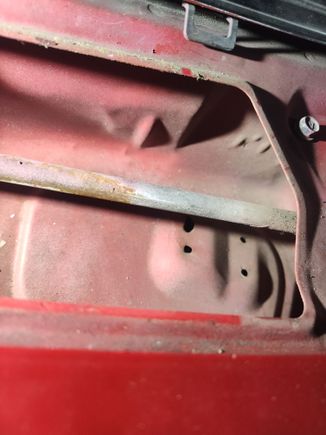 Bracket in the cowl broke also