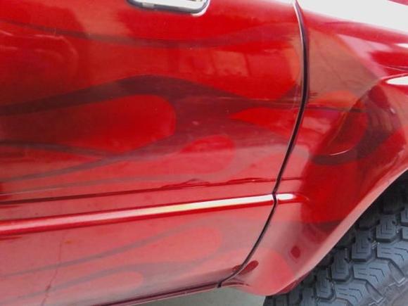 the flames are kinda ghost so you can only see them in an angle