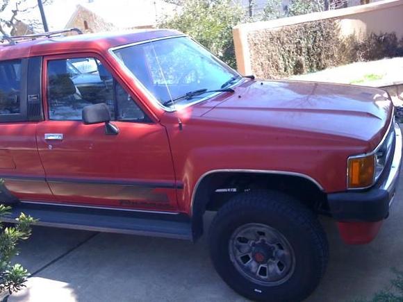 those running boards have to go, but I love the 80's 4runner graphics on the rocker panel...you don't see too many 1st gens with those graphics!