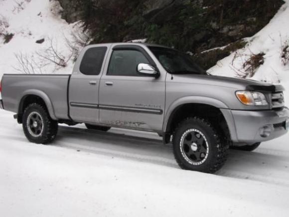 05 Tundra, K&amp;N intake, Airaid spacer, Muffler delete exhuast, 2.5" leveler kit.