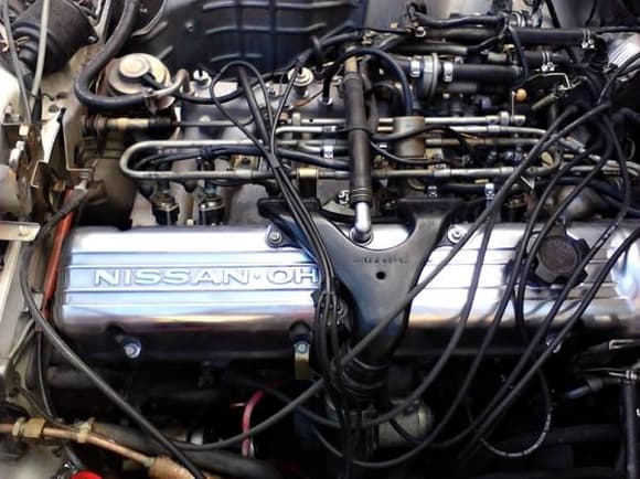 280Zx~Valve cover in engine
