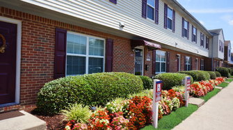 College Square at Harbour View Townhouse Apartments - Suffolk, VA
