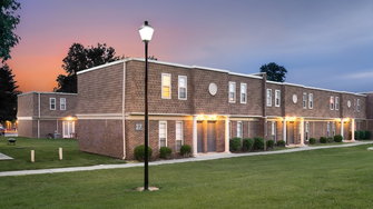 University Village Apartments - Carbondale, IL