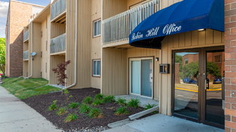Robin Hill Apartments - West Des Moines, IA