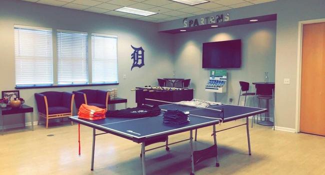 Club At Chandler Crossings 84 Reviews East Lansing Mi