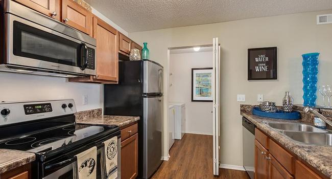 Altitude Blue Ash 163 Reviews Blue Ash Oh Apartments For Rent