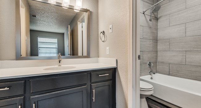 Oak Creek Apartment Homes - 179 Reviews | Bedford, TX ...