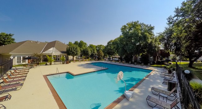 Kensington West Apartments - 82 Reviews | Ballwin, MO ...