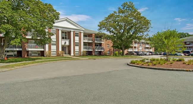 Gardencrest Apartments 123 Reviews Waltham Ma Apartments For