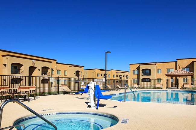 Raintree Luxury Apartment Homes I and II - 1 Reviews | Clovis, NM ...