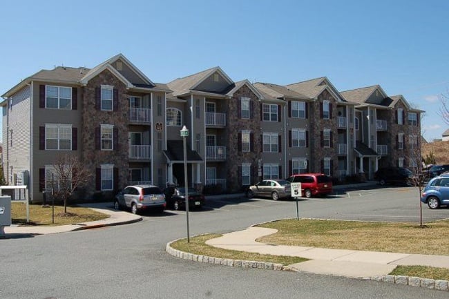 Camelot at Woodfield - 2 Reviews | Hackettstown, NJ Apartments for Rent