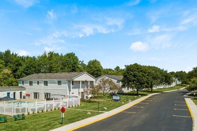 Bloomfield Square Apartments - 20 Reviews | Auburn Hills, MI Apartments